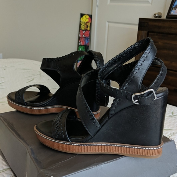 VINCE CAMUTO WEDGES - Picture 5 of 11